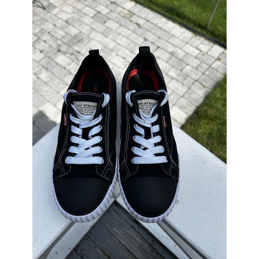 Levi’s Women’s Size 9 Black Canvas Lace-Up Sneakers White Sole